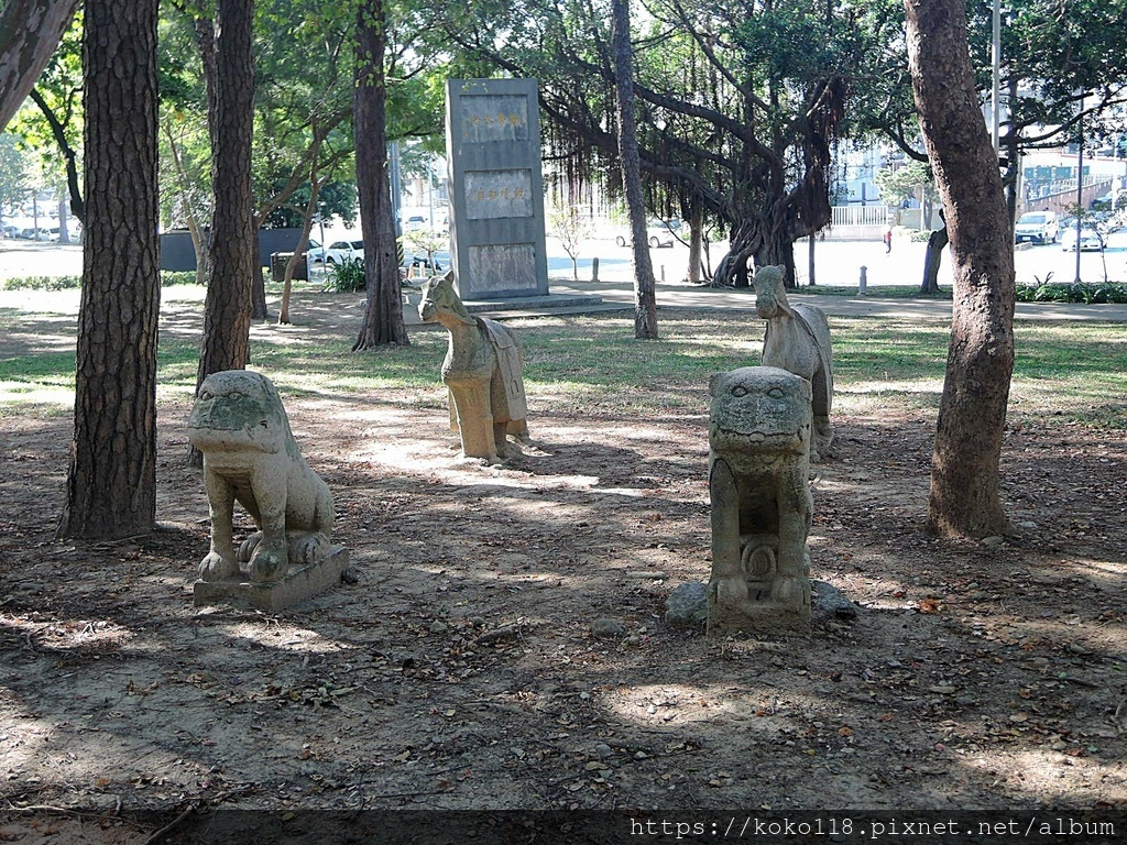 112.11.4 新竹公園-石虎,石馬2.JPG