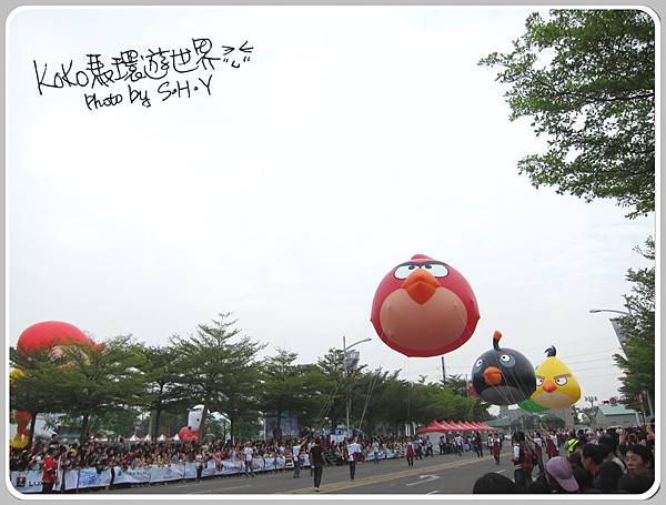 首隻氣球~~今年很夯的Angry Birds  "忿怒鳥系列"