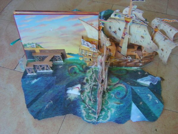 Captain Scurvy's Most Dastardly Pop-Up Pirate Ship (Hardcover)