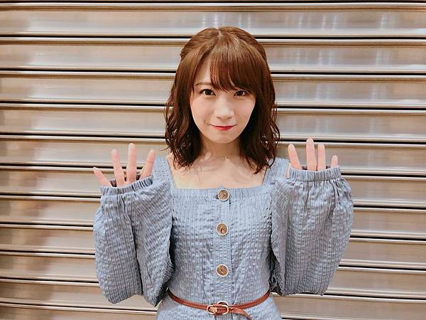 秋元真夏200412.jpg 秋元真夏200412.jpg