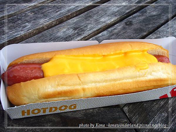 Nathan's Hotdog的起司熱狗，好吃啊～