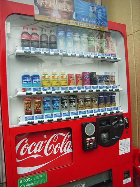 正在走ecco campaign的可口可樂販賣機 （網路活動好好玩唷～～呴呴呴）