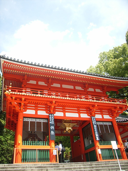 八坂神社....(大家都用橘色～其實很難認誒）