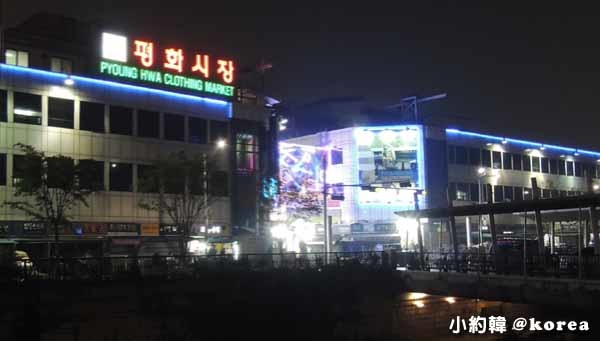 清溪川旁Pyeonghwa Market和平成衣市場.jpg