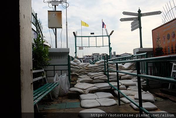 [泰國曼谷] 2022.10 清晨小旅行: 地鐵、渡輪、鄭王