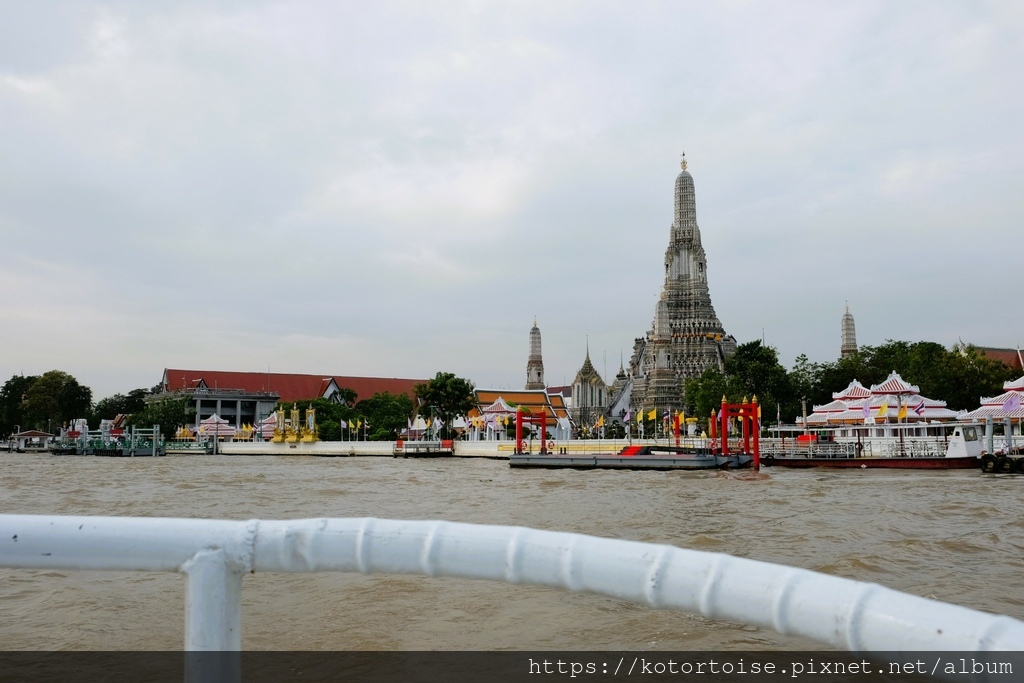 [泰國曼谷] 2022.10 清晨小旅行: 地鐵、渡輪、鄭王