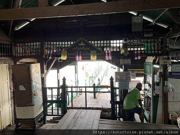 [泰國曼谷] 2022.10 清晨小旅行: 地鐵、渡輪、鄭王