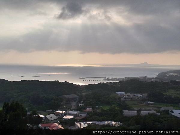 [日本沖繩] 2023.7 瀨底大橋繼續玩沙灘，秘境絕景披薩