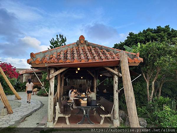 [日本沖繩] 2023.7 瀨底大橋繼續玩沙灘，秘境絕景披薩