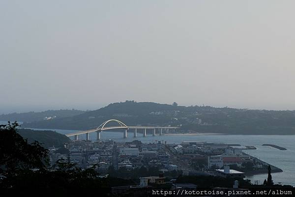 [日本沖繩] 2023.7 瀨底大橋繼續玩沙灘，秘境絕景披薩