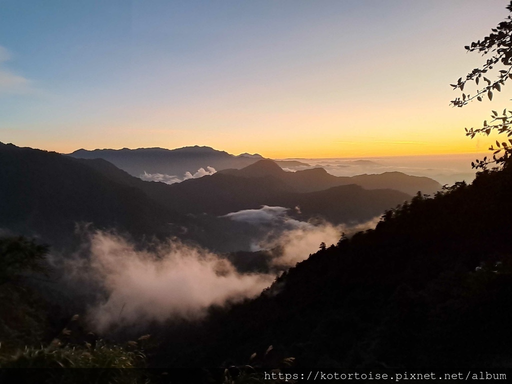 [台灣/南投] 2023.11 雲海日出黃金大草原: 奇萊南