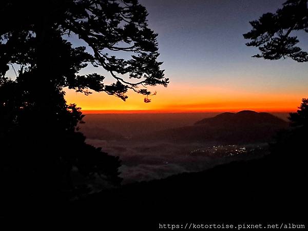 [台灣/南投] 2023.11 雲海日出黃金大草原: 奇萊南