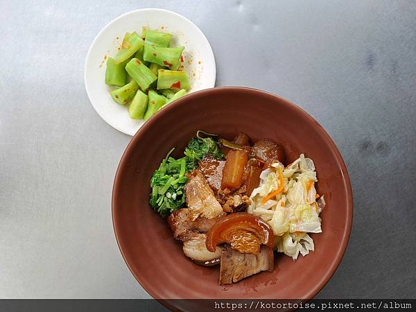 [台灣/新北] 2023.11 半屏山的台灣雪: 芒草花季