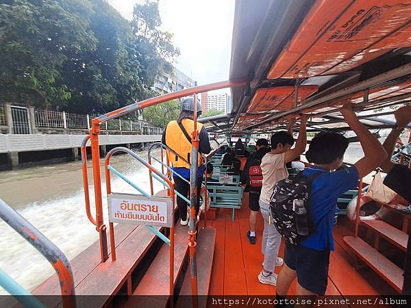 [泰國曼谷] 2025.10 河道上,和當地人一起吹風賞景