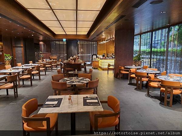 [泰國曼谷] 2025.10 河道上,和當地人一起吹風賞景