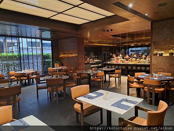 [泰國曼谷] 2025.10 河道上,和當地人一起吹風賞景