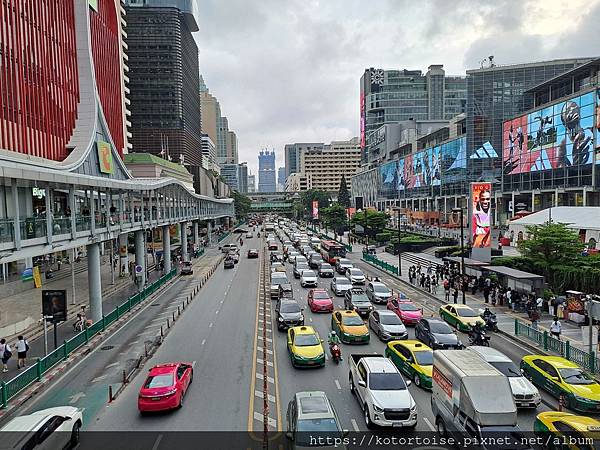 [泰國曼谷] 2025.10 河道上,和當地人一起吹風賞景