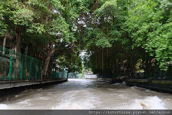 [泰國曼谷] 2025.10 河道上,和當地人一起吹風賞景