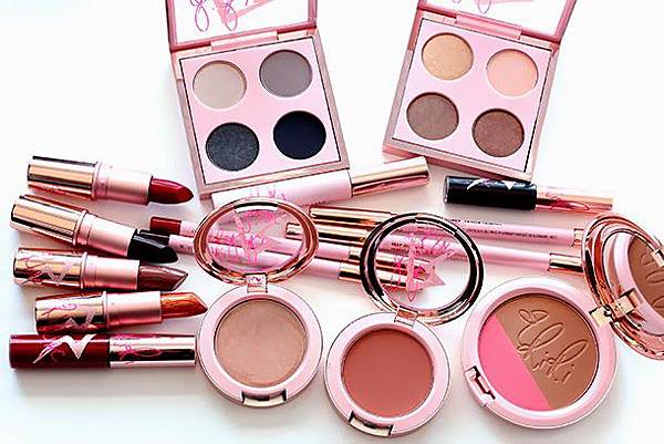 Rihanna-Hearts-MAC-Collection.jpg