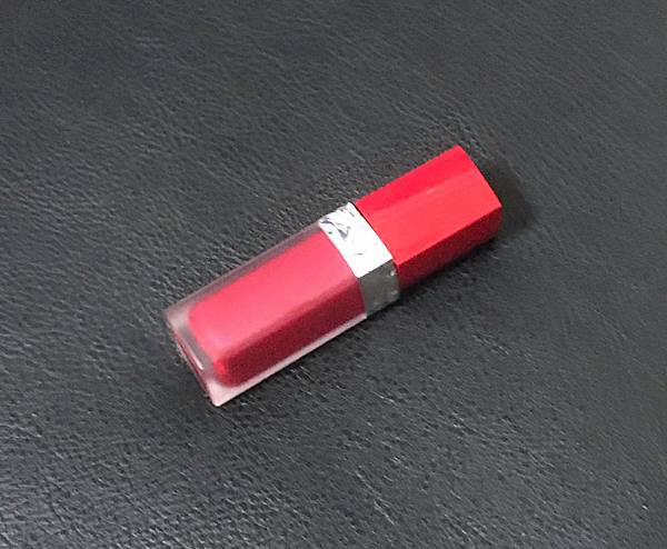 1E997AE6-FAA4-40B1-8075-ECD2B66539BA 瘋狂唇膏控~唇彩後宮專櫃篇