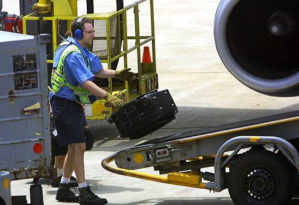 baggage-handler-airport.jpg