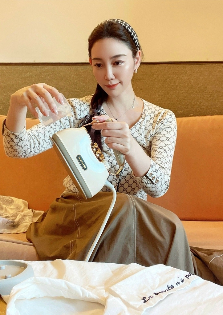 《史上最美》DAEWOO 2in1平/挂烫蒸气熨斗 一烫即 《史上最美》DAEWOO 2in1平/挂烫蒸气熨斗 一烫即