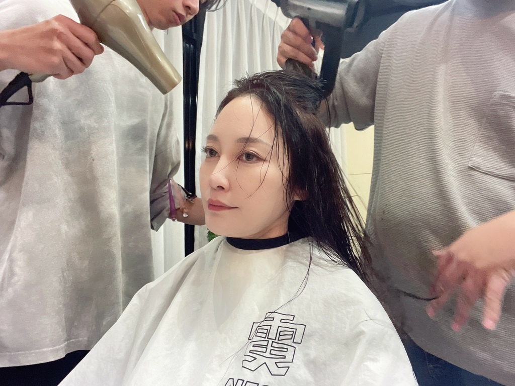 基隆髮廊推薦 霓肆染護專業規劃 遮蓋白髮 平衡髮色 養護髮質 基隆髮廊推薦 霓肆染護專業規劃 遮蓋白髮 平衡髮色 養護髮質