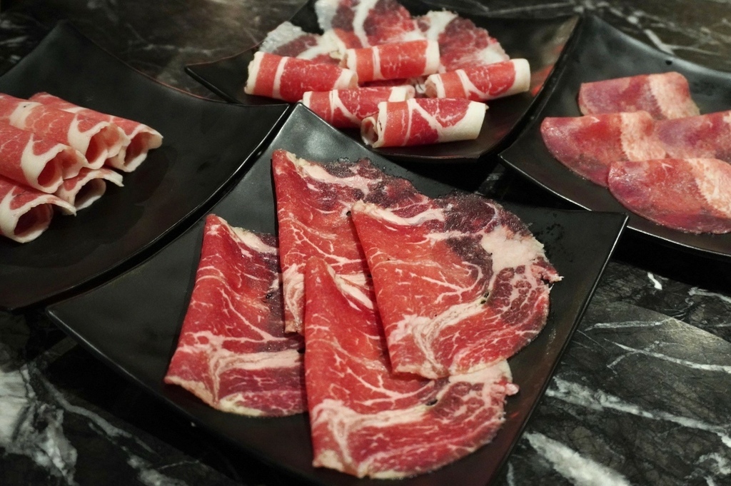辛殿麻辣火鍋松江店 內裝升級+通過SGS檢驗(不含蘇丹紅) 辛殿麻辣火鍋松江店 內裝升級+通過SGS檢驗(不含蘇丹紅)