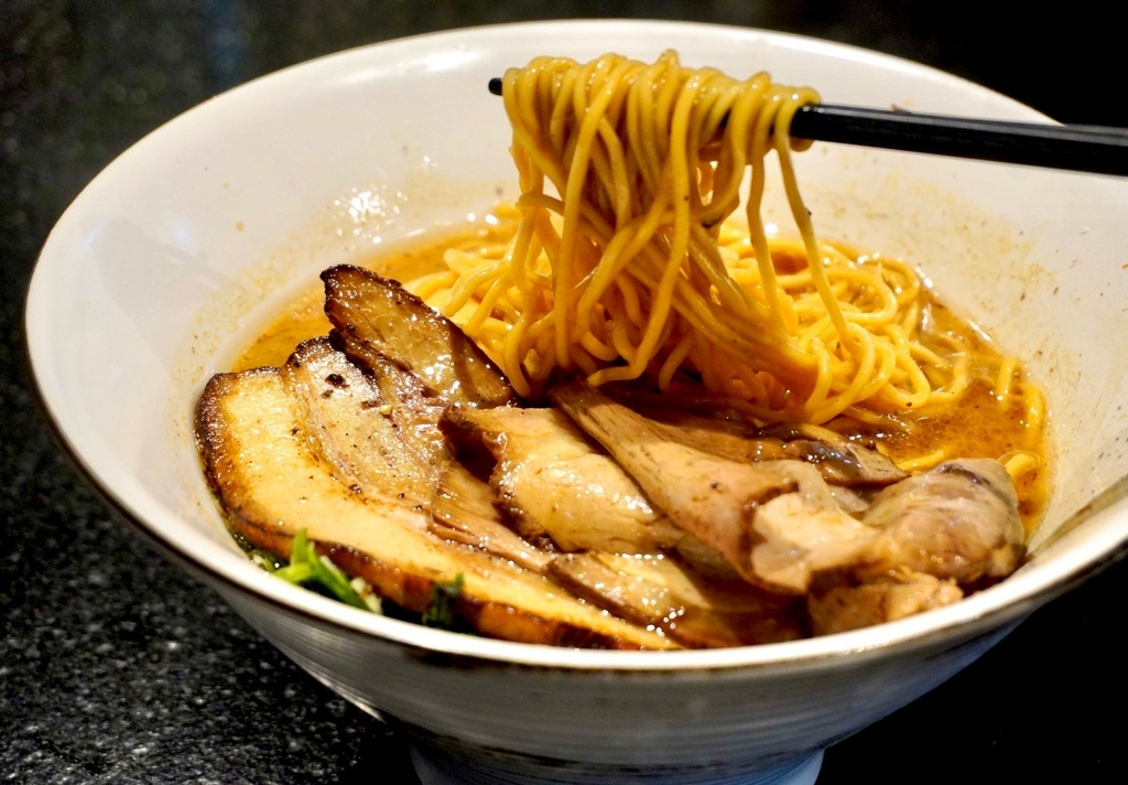全台拉麵控注意!!! 麵屋長樂 台大公館美食必吃 開幕不到一 全台拉麵控注意!!! 麵屋長樂 台大公館美食必吃 開幕不到一