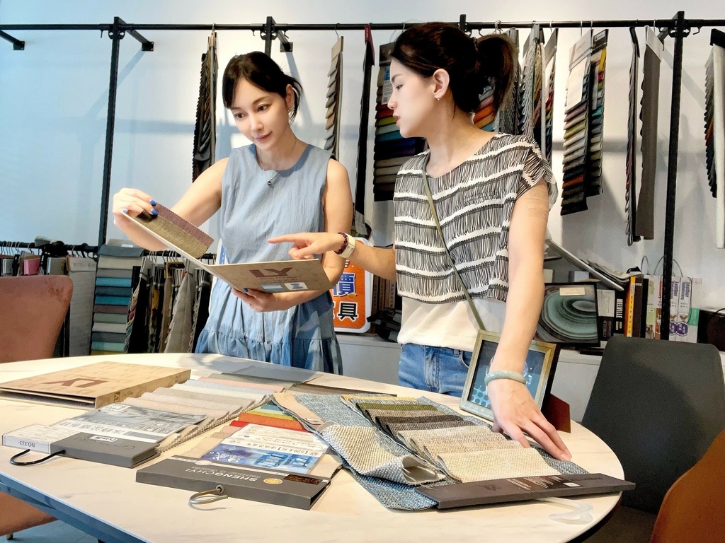 台中中友家具 3000坪展示空间 款式风格超多 不定时出清折 台中中友家具 3000坪展示空间 款式风格超多 不定时出清折