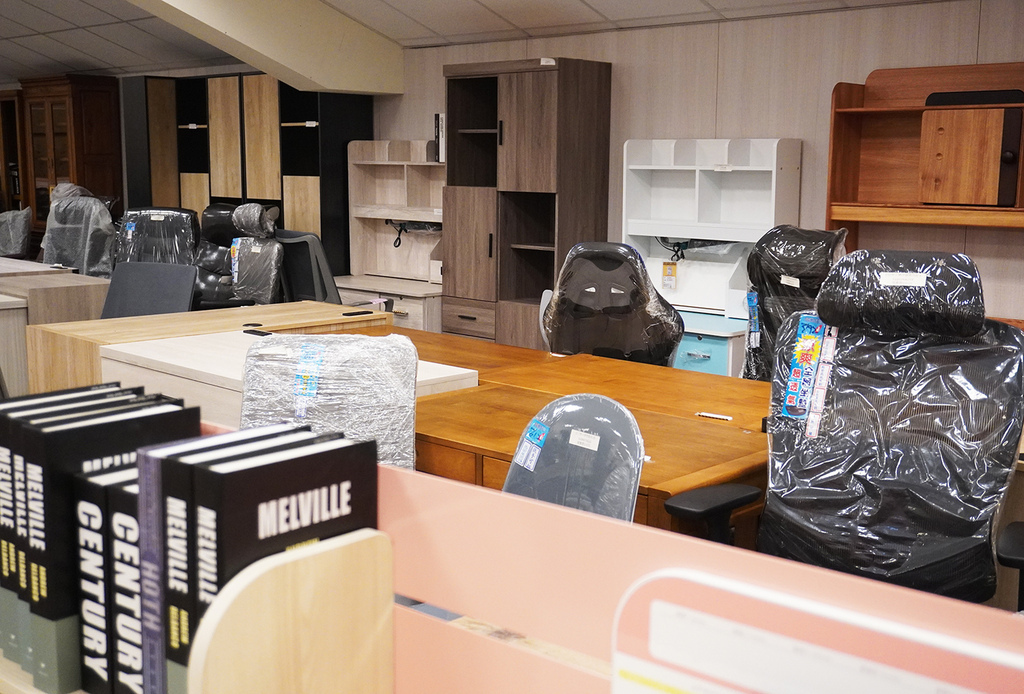 台中中友家具 3000坪展示空間 款式風格超多 不定時出清折