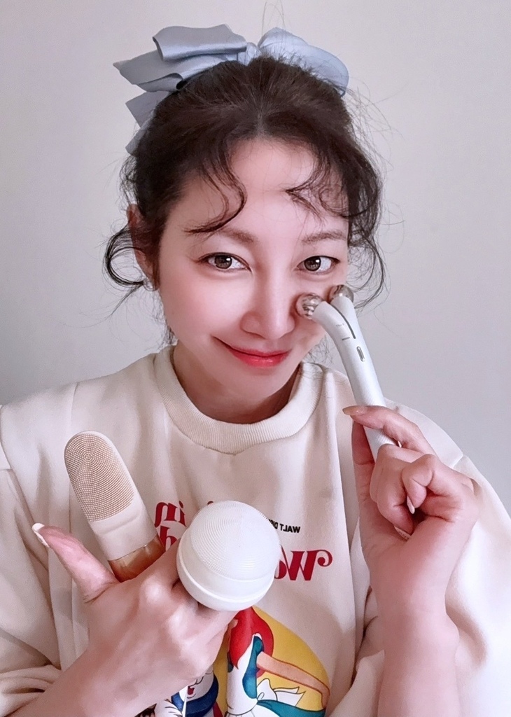 Hi你有聽過美容儀專家-NUEVA嗎？今天就來開箱3樣居家美
