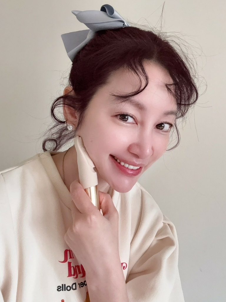 Hi你有聽過美容儀專家-NUEVA嗎？今天就來開箱3樣居家美