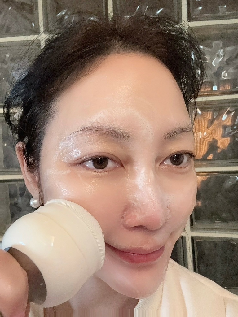 Hi你有聽過美容儀專家-NUEVA嗎？今天就來開箱3樣居家美