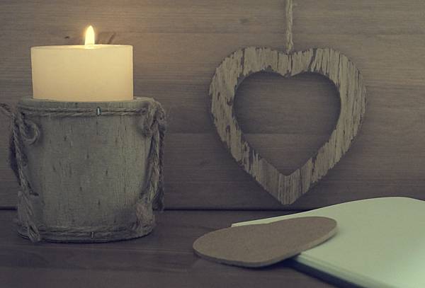 heart-candle-wooden-notebook-163093.jpeg