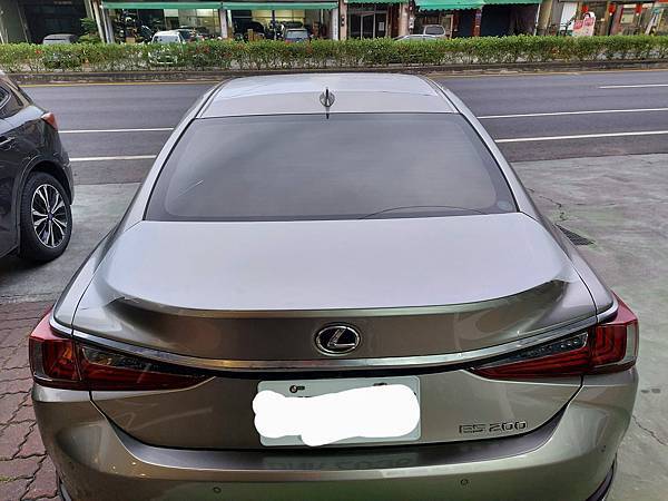 LEXUS_ES200_V55X05-6