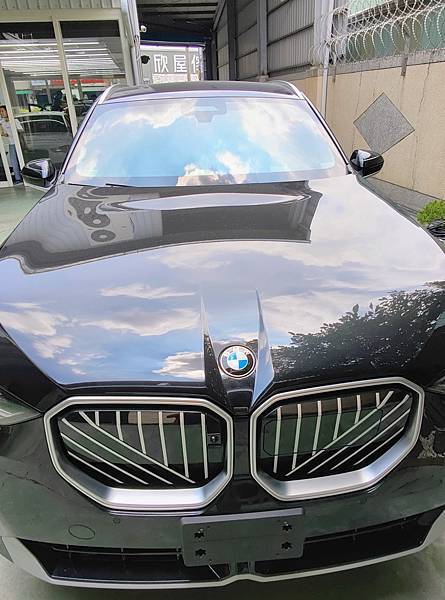 BMW X3 裝貼美國頂級V-KOOL隔熱紙-前檔與車身及