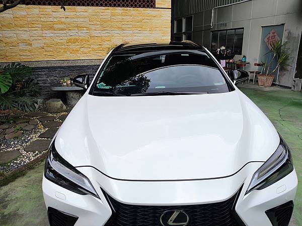LEXUS NX350 裝貼美國頂級V-KOOL隔熱紙-前