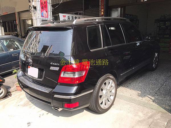 台中市汽車電池 金士達電池通路 2011年 賓士 Mercedes Benz GLK220 X204 2.2 CDI (原廠黑) 充電制御系統柴油車1 (复制).jpg