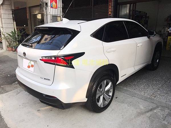 台中市汽車電池 金士達電池通路 2014年 凌志 Lexus NX300h  2.5 Hybrid (珍珠白 ) 油電混合系統汽油休旅車1 (复制).jpg