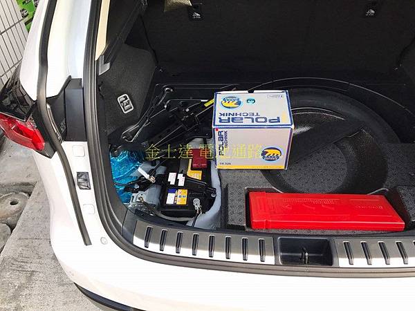 台中市汽車電池 金士達電池通路 2014年 凌志 Lexus NX300h  2.5 Hybrid (珍珠白 ) 油電混合系統汽油休旅車3 (复制).jpg