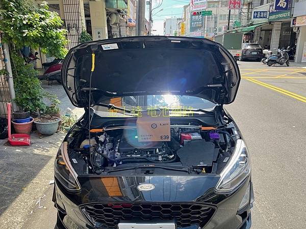 台中市汽車電池 金士達電池通路 2019年 福特 Ford Focus 1.5 4D EcoBoost 182 (洗練黑) ASS 怠速熄火系統汽油車3 (复制).jpg