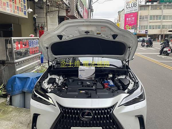 台中市汽車電池 金士達電池通路 2022年 凌志 Lexus NX200 2.0  (極光白) 充電制御系統汽油休旅車3 (复制).jpg