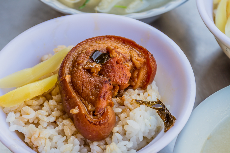 台中美食 - 第五市場太空紅茶冰+阿彬爌肉飯