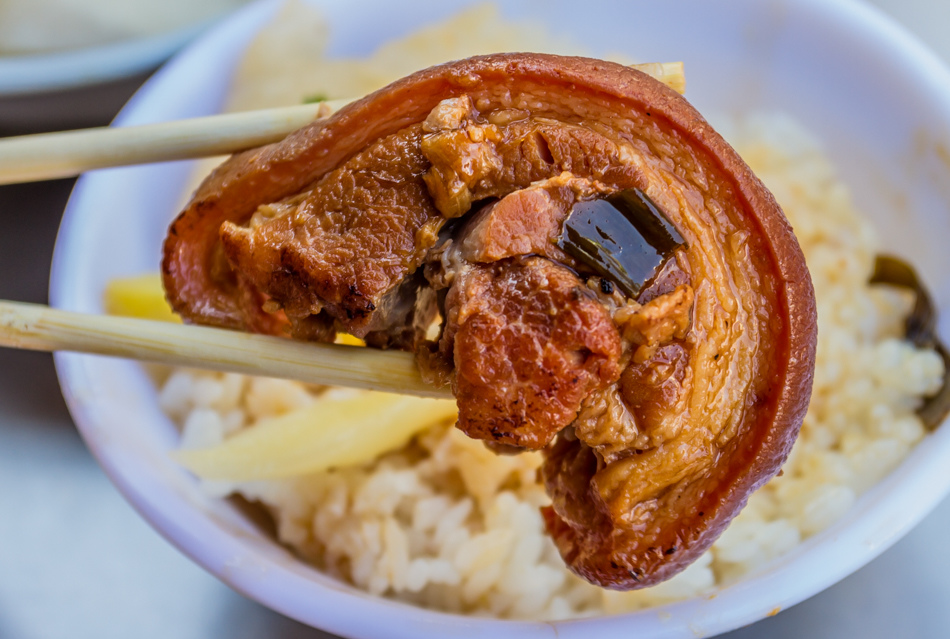 台中美食 - 第五市場太空紅茶冰+阿彬爌肉飯