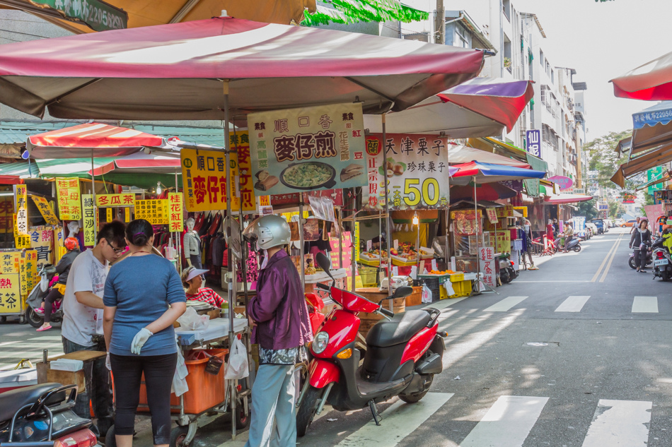 台中小吃 - 第三市場麥仔煎+神奇小水果