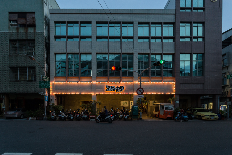 捷運西子灣站-黑狗食堂