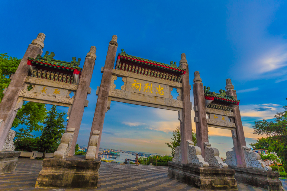 高雄景點高雄旅遊-忠烈祠