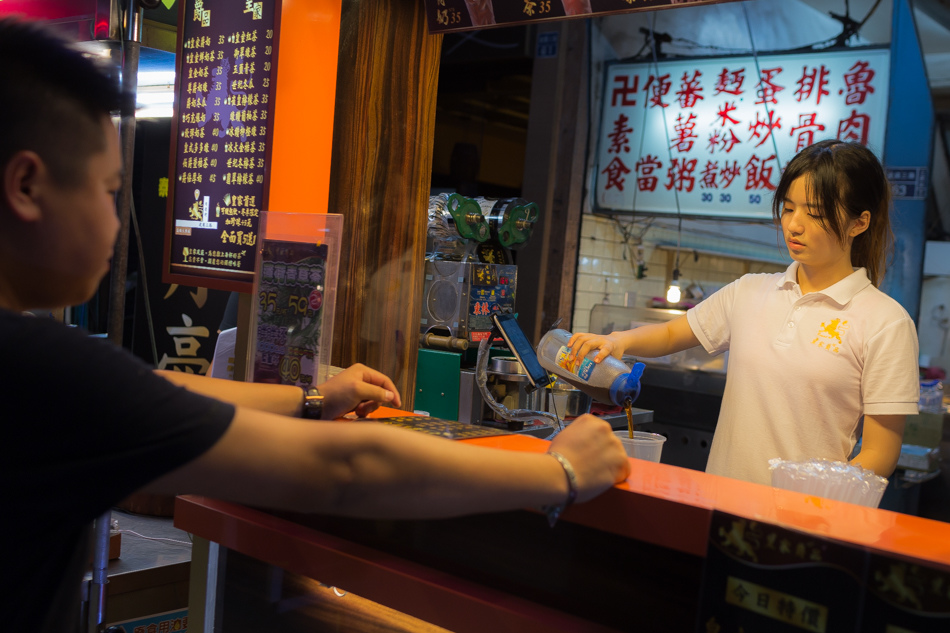 高雄美食 - 火車站小吃飲料推薦 - 皇家爵品