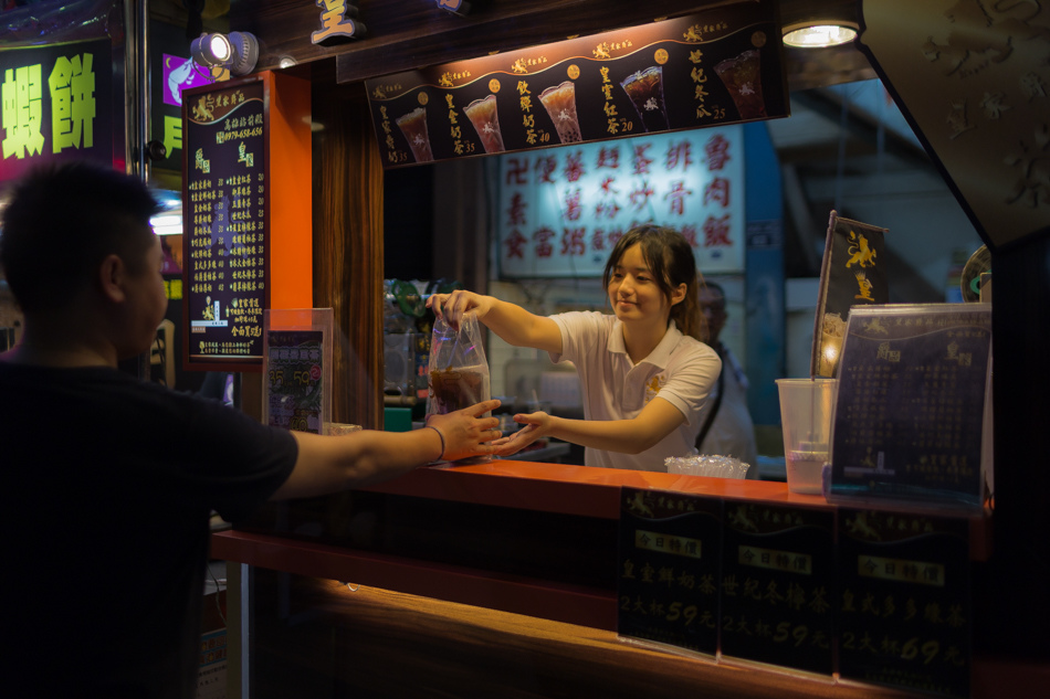 高雄美食 - 火車站小吃飲料推薦 - 皇家爵品